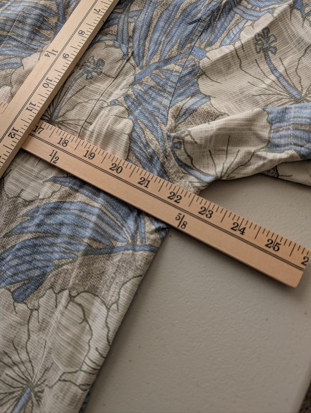 tommy bahama 100% silk hawaiian shirt - Picture 6 of 7